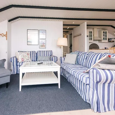 5 Person In Blavand-by Traum